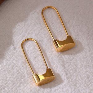^NEW 18K Gold Plated Lock Pin Hoop Earrings